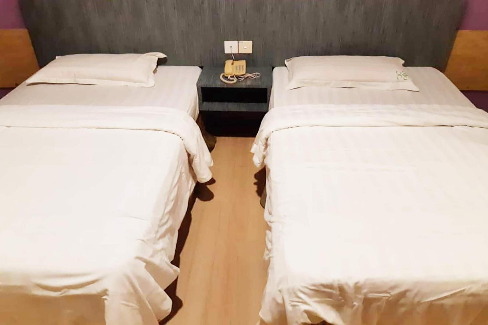 Super Oyo 43930 Hotel Esplanade SDK Eksteriør billede